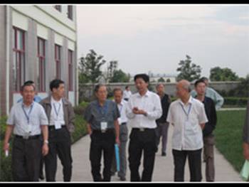 中國(guó)科學(xué)院和中國(guó)工程院院士周國(guó)治等來公司視察(圖1) 中國(guó)科學(xué)院和中國(guó)工程院院士周國(guó)治等來公司視察(圖1)